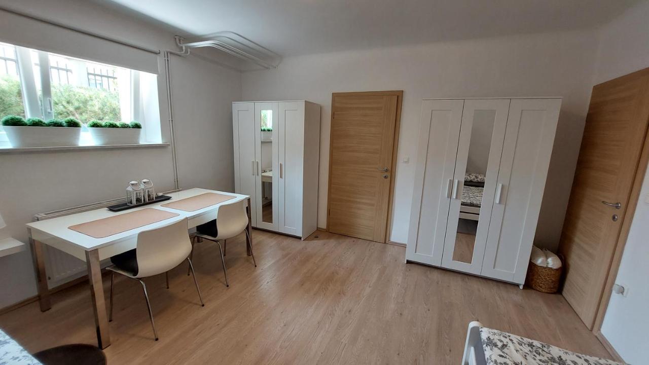 City Lodge Pine, Free Parking Laibach Exterior foto